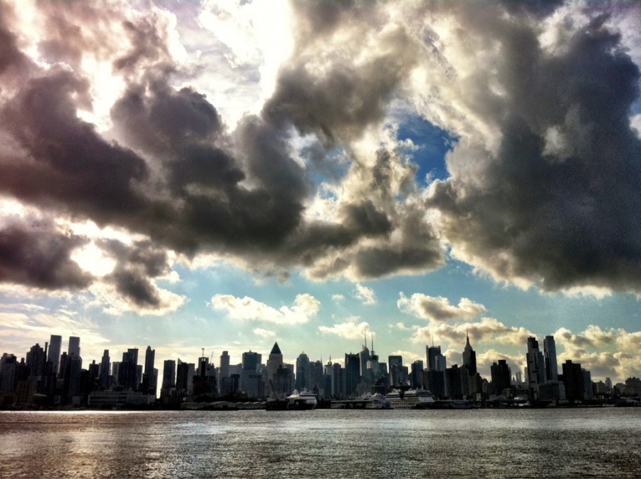 [Image: Image by @AnthonyQuintano - Happy Monday everyone! Here is this morning's #NYC skyline photo. #NYWaterway @ridetheferry on Propic]
