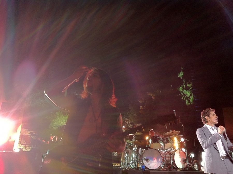 [Image: Image by @bperry - Thx @janesaddiction for a kick-ass show on Propic]