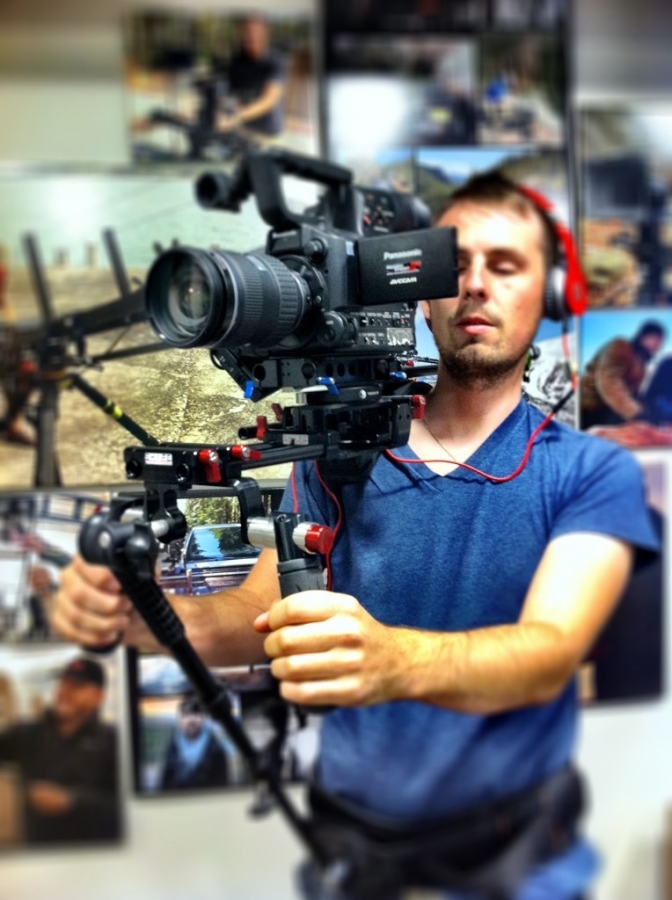 [Image: Image by @PhilipBloom - Very nice hand held rig by @SHAPEwlb being used by my assistant @prestonkanak. He wants one! on Propic]