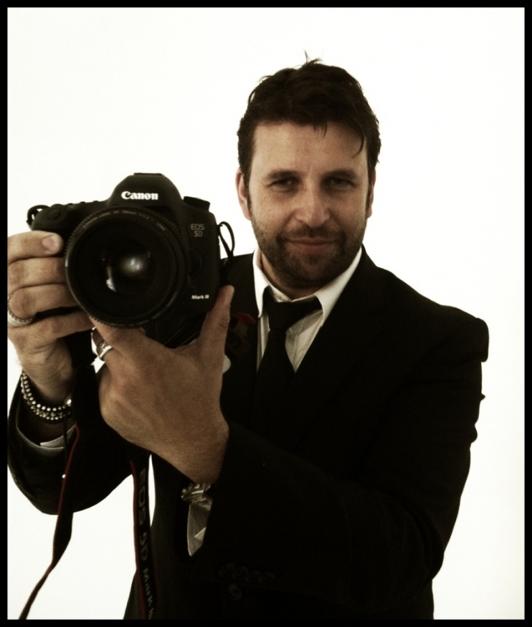 [Image: Image by @PhilipBloom - Unpacked. Am in love! It's very nice indeed. Shoot with it from tomorrow! #5dmk3 on Propic]