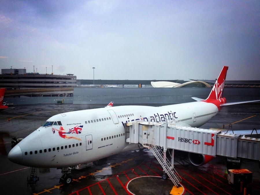 [Image: Image by @PhilipBloom - About to get on plane in NY to go home after almost 3 months away! Cannot wait! Thanks to everyone here in the US! on Propic]