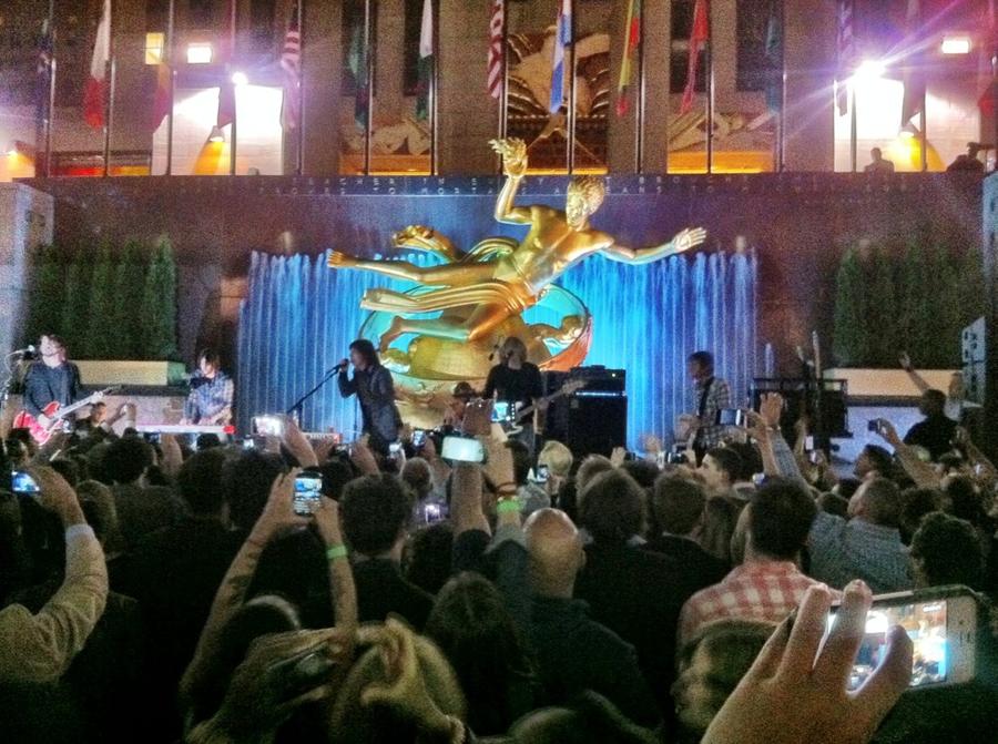 [Image: Image by @AlexBuono - Holy shit - Jagger just took the stage... on Propic]