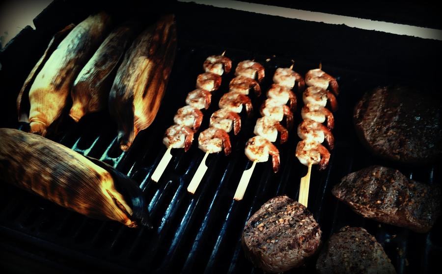 [Image: Image by @ChrisBeller - Nice night to grill and have a beer. Filet, shrimp, corn on the cob & Blue Moon on Propic]