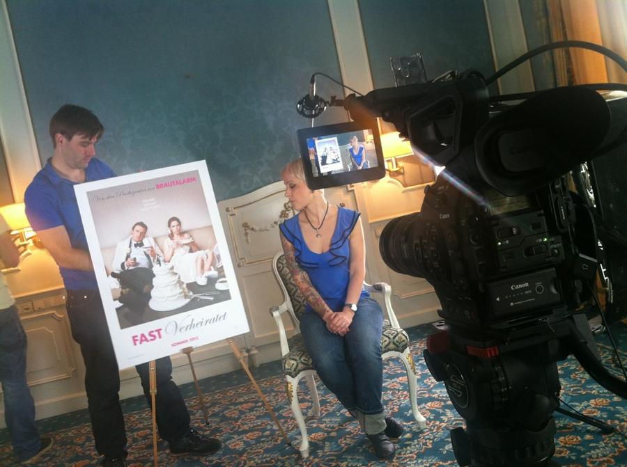 [Image: Image by @NinoLeitner - Getting light ready for @jasonsegel press junket interviews about “5 Year Engagement” for Universal Pictures on Propic]