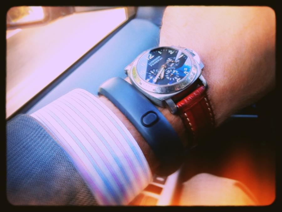 [Image: Image by @F9photo - I’m kinda digging the Nike Lifeband … it calculated how active I am each day on Propic]