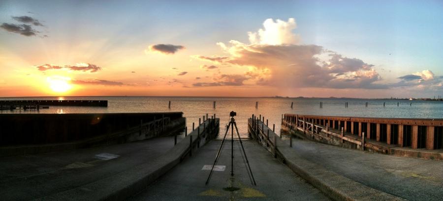 [Image: Image by @EricHinesPhotos - Shooting long exposures over lake Michigan this morning. on Propic]