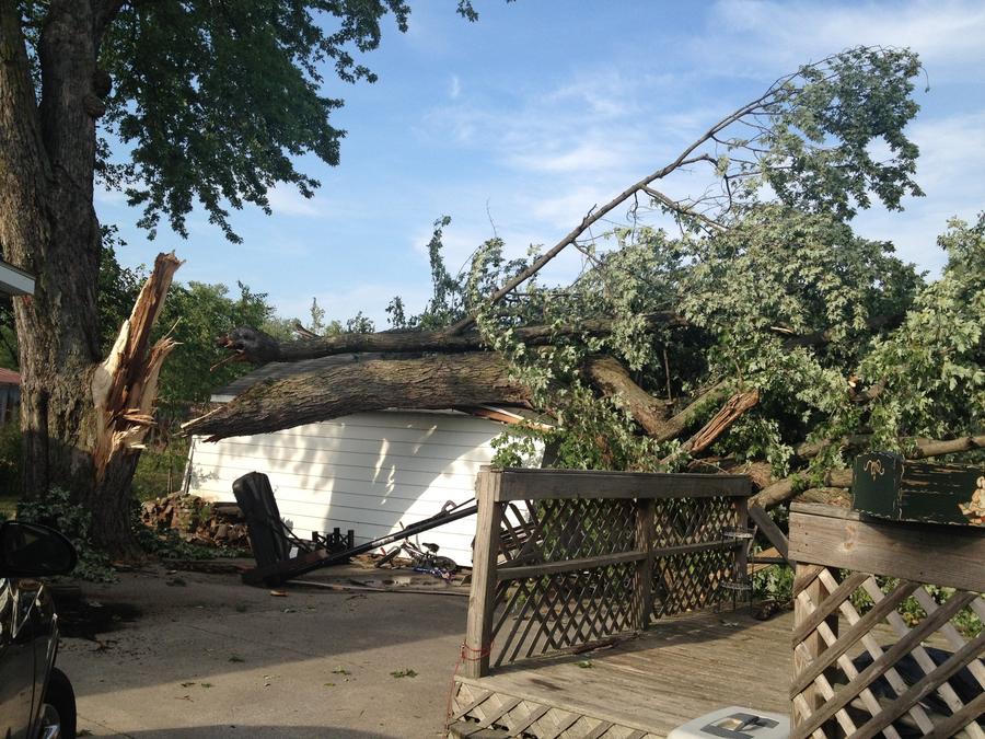 [Image: Image by @ChrisBeller - And here is the garage. I think it is suppose to be straight and on the foundation. :) on Propic]