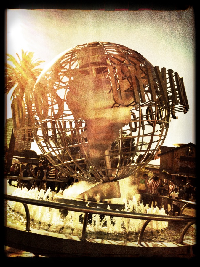 [Image: Photo by @MissHBomb - Was a beautiful day in LA. #UniversalStudios #fountain on Propic]